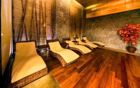 Couples treatment rooms, sauna, spa tub, steam room, Turkish bath