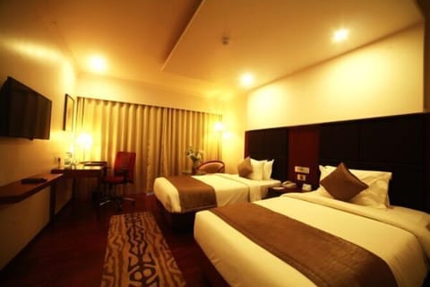 Deluxe Double or Twin Room, Accessible, Non Smoking | Minibar, in-room safe, desk, laptop workspace