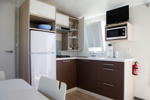 Mobile Home, 2 Bedrooms, Private Bathroom (Linen Excluded) | Private kitchen | Fridge, cookware/dishes/utensils