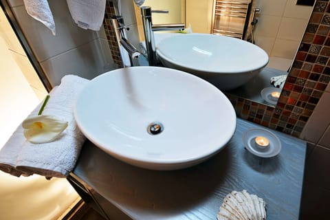 Deep soaking tub, hair dryer, bathrobes, towels