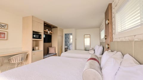 Mini Suite | Iron/ironing board, free WiFi, bed sheets