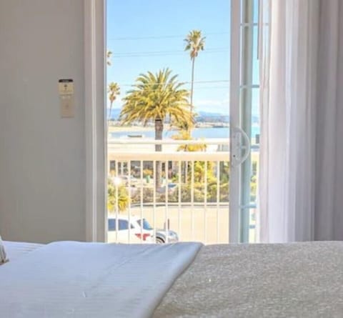 Standard Room, 1 King Bed, Non Smoking, Ocean View | Iron/ironing board, free WiFi, bed sheets