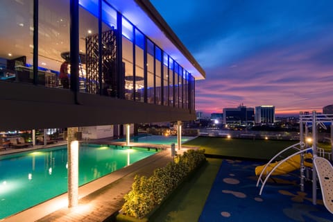 Outdoor pool, sun loungers