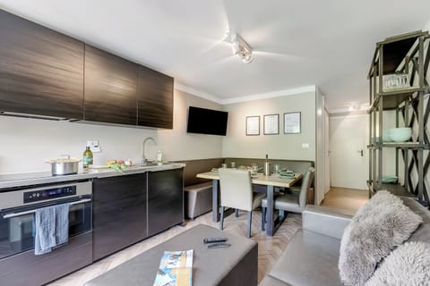 Standard Apartment, 2 Bedrooms, Mountainside (Boutique Apartment Limone Ski In Ski) | Private kitchenette | Fridge, microwave, oven, stovetop