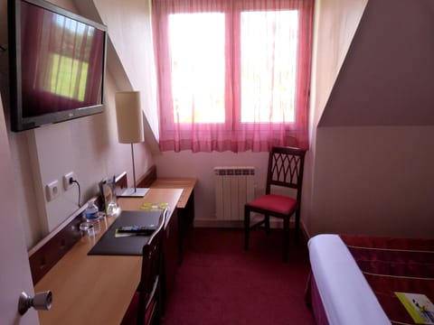 Standard Double Room | In-room safe, desk, soundproofing, free WiFi