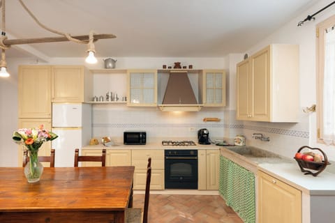 Villa, Patio, Hill View | Private kitchen | Fridge, microwave, oven, stovetop