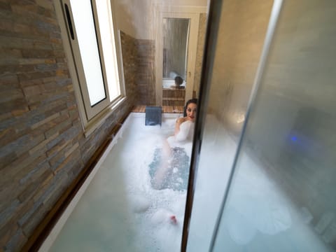 Quadruple Room, Connecting Rooms (iMovie) | Premium bedding, in-room safe, desk, soundproofing