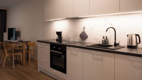 Studio (7B) | Private kitchen | Fridge, stovetop, electric kettle, cookware/dishes/utensils
