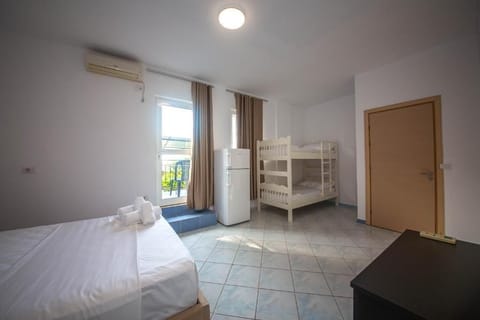 Quadruple Room with Balcony and Sea View | Free WiFi, bed sheets