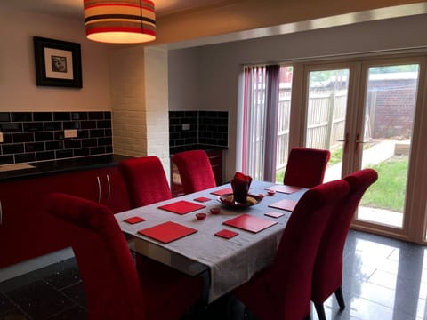 Room, 2 Bedrooms | Dining room