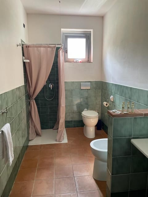 Comfort Triple Room, Patio, City View | Bathroom