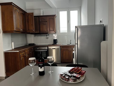 Luxury Apartment, Balcony, City View | Private kitchen