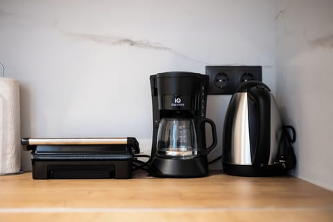 Apartment, 1 Double Bed, Kitchen, City View | Coffee and/or coffee maker