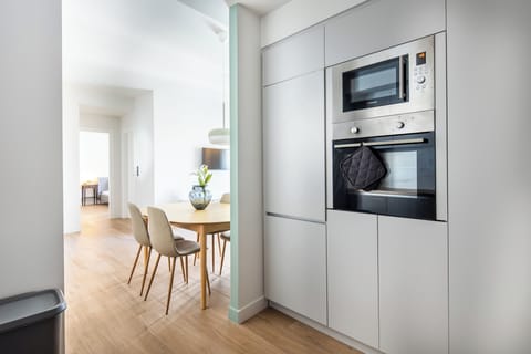 Apartment, 1 Double Bed, Kitchen, City View | Private kitchen | Mini-fridge, microwave, oven, stovetop