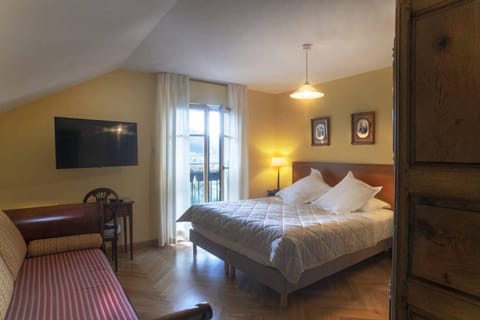 Luxury Apartment, 2 Bedrooms, Lake View | Pillowtop beds, minibar, in-room safe, individually decorated