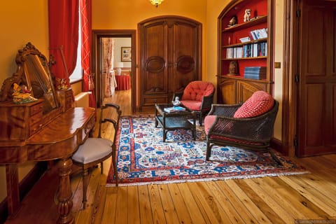 Villa, 6 Bedrooms, Fireplace, Park View | Premium bedding, individually decorated, individually furnished, desk