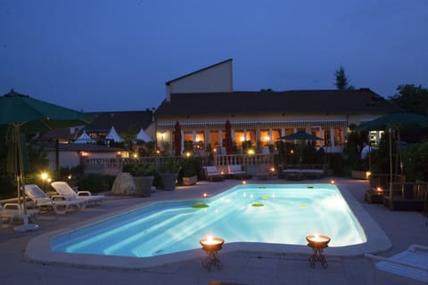 Indoor pool, seasonal outdoor pool, sun loungers