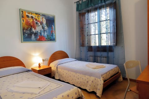 Classic Double or Twin Room, Hill View | Desk, free WiFi