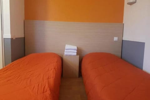 Basic Double or Twin Room | Desk, laptop workspace, blackout drapes, free WiFi