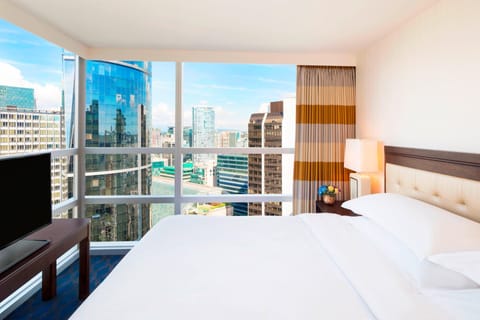 Club Suite, Non Smoking (Club 1 Bedroom Suite: 1 King Bed) | Premium bedding, down comforters, memory foam beds, in-room safe