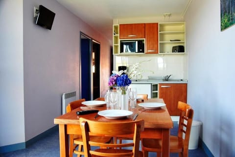 Apartment, 1 Bedroom, Non Smoking, Kitchenette | Private kitchenette | Fridge