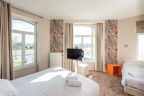 Triple Room | In-room safe, desk, soundproofing, iron/ironing board