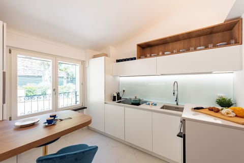 Family Apartment, 2 Bedrooms, 2 Bathrooms (Wonderful House In Portofino with) | Private kitchen | Fridge, microwave, oven, stovetop