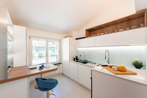 Family Apartment, 2 Bedrooms, 2 Bathrooms (Wonderful House In Portofino with) | Private kitchen | Fridge, microwave, oven, stovetop