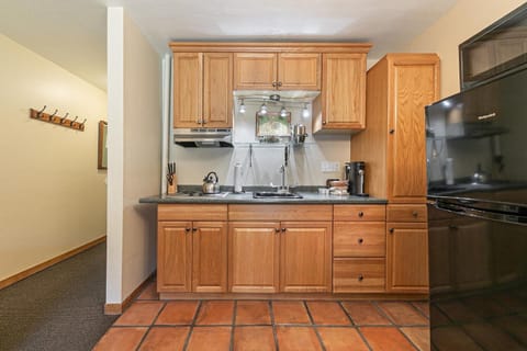 Studio | Private kitchen | Fridge, coffee/tea maker, toaster