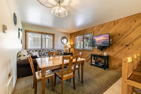 Condo, 1 Bedroom | Dining