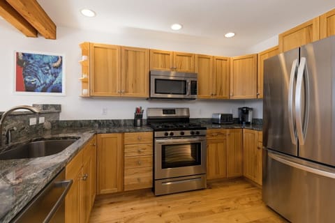 House, 3 Bedrooms | Private kitchen | Coffee/tea maker