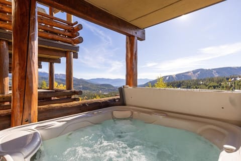 House, 3 Bedrooms | Outdoor spa tub