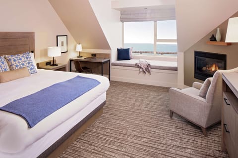 Deluxe Room, 1 King Bed, Bay View | Premium bedding, down comforters, minibar, desk