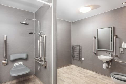 Single Room, Accessible | Bathroom | Free toiletries, hair dryer, towels