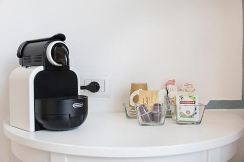 Coffee/tea maker, electric kettle