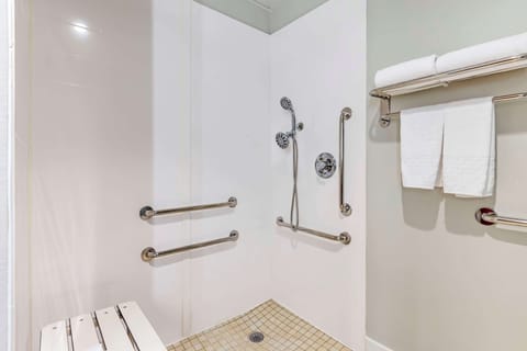 Room, 1 King Bed, Accessible | Bathroom | Combined shower/tub, free toiletries, hair dryer, towels