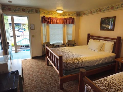 Standard Room, 2 Queen Beds | Free WiFi, bed sheets