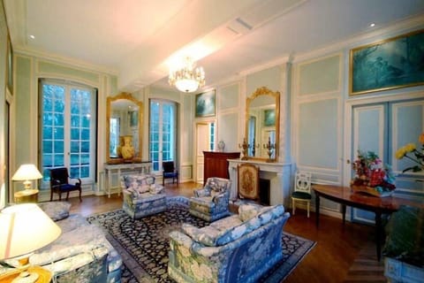 Suite | Living area | TV