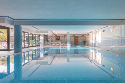 Sauna, hot tub, steam room, Turkish bath, deep-tissue massages, massages