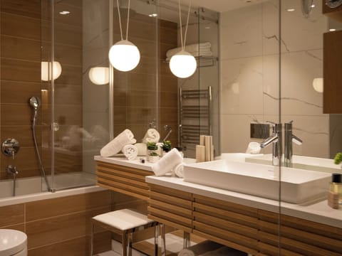 Executive Suite, Balcony, Sea View | Bathroom | Eco-friendly toiletries, hair dryer, bathrobes, slippers