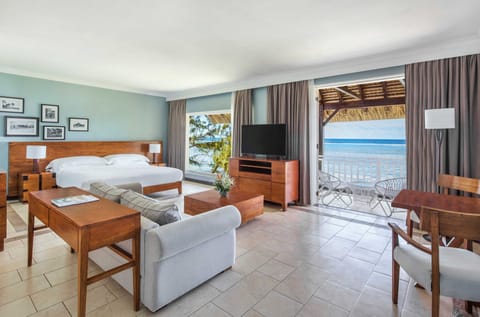 Junior Suite, Beachfront (Club, Upper Floor) | In-room safe, individually decorated, individually furnished, desk