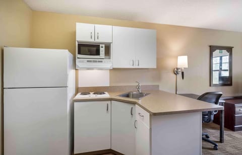 Studio, 2 Double Beds, Non Smoking | Private kitchen | Full-size fridge, microwave, stovetop, coffee/tea maker