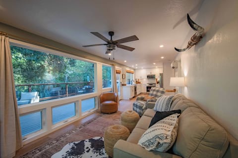 House, Multiple Beds, Patio, Garden View (Downtown Treehouse) | Living area