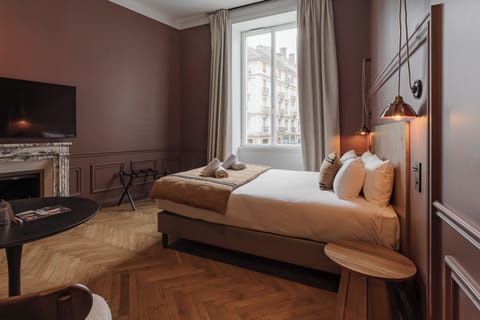 Superior Double or Twin Room | In-room safe, desk, laptop workspace, blackout drapes