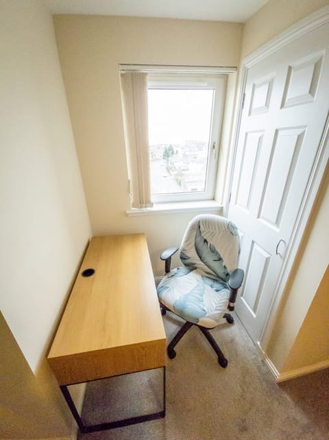 Classic Apartment | 2 bedrooms, desk, laptop workspace