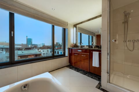 Superior Suite, 1 Bedroom | Bathroom | Free toiletries, hair dryer, bathrobes, slippers