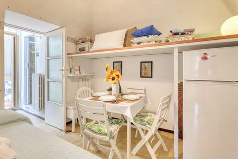 Family Apartment, 1 Bedroom (Best House Porto Vecchio E Ciclabile) | Living room | 21-inch TV with cable channels