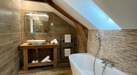 Family Suite | Bathroom