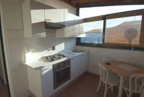 Studio (2 adults) | In-room dining