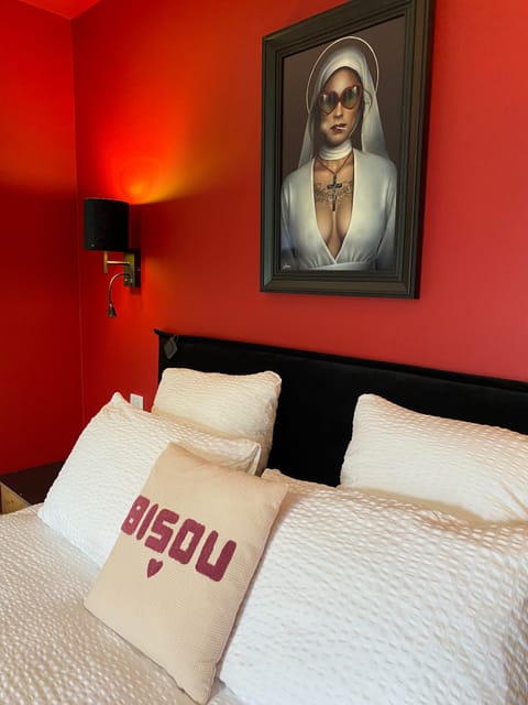 Romantic Room | Premium bedding, individually decorated, individually furnished